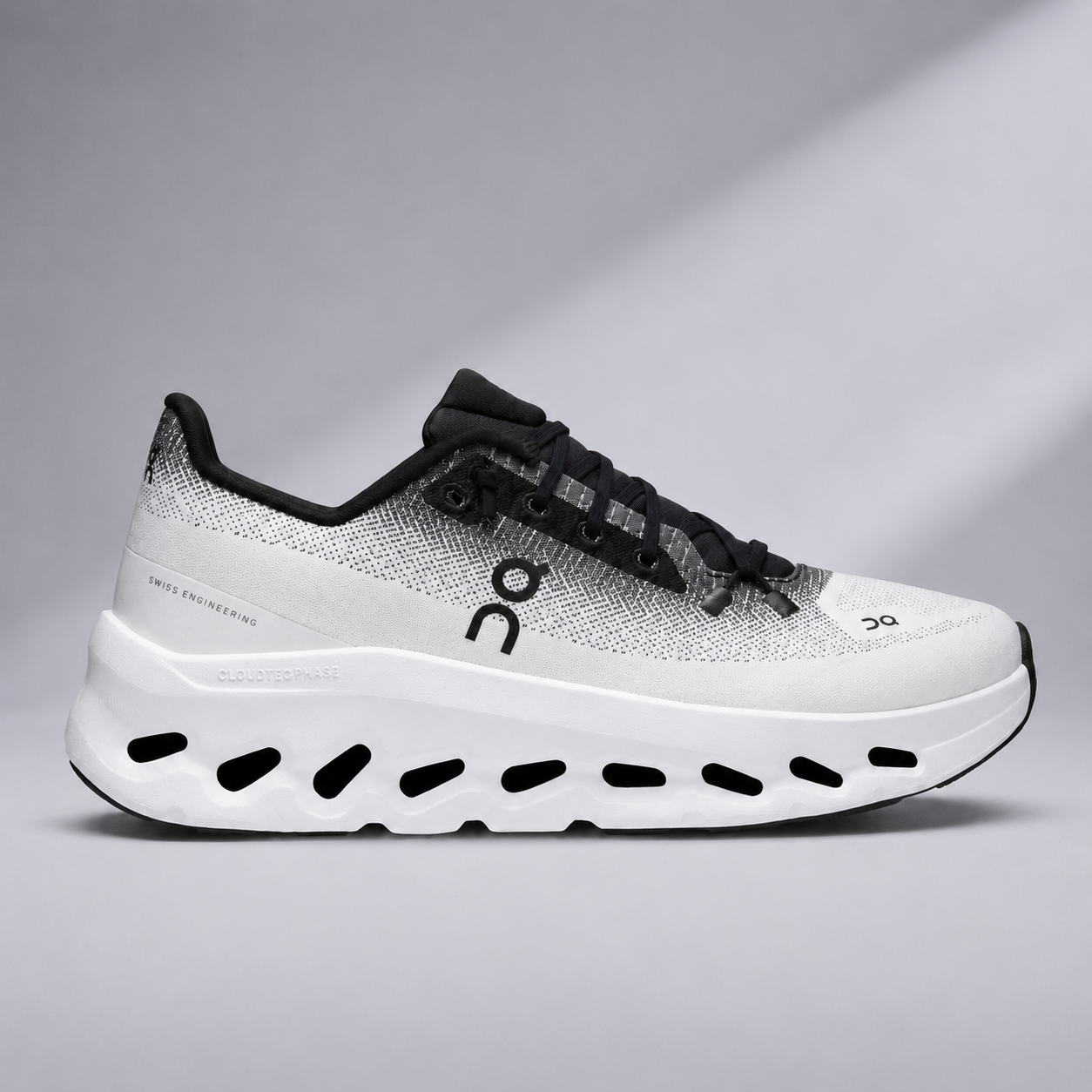 Cloudtilt Black|Ivory