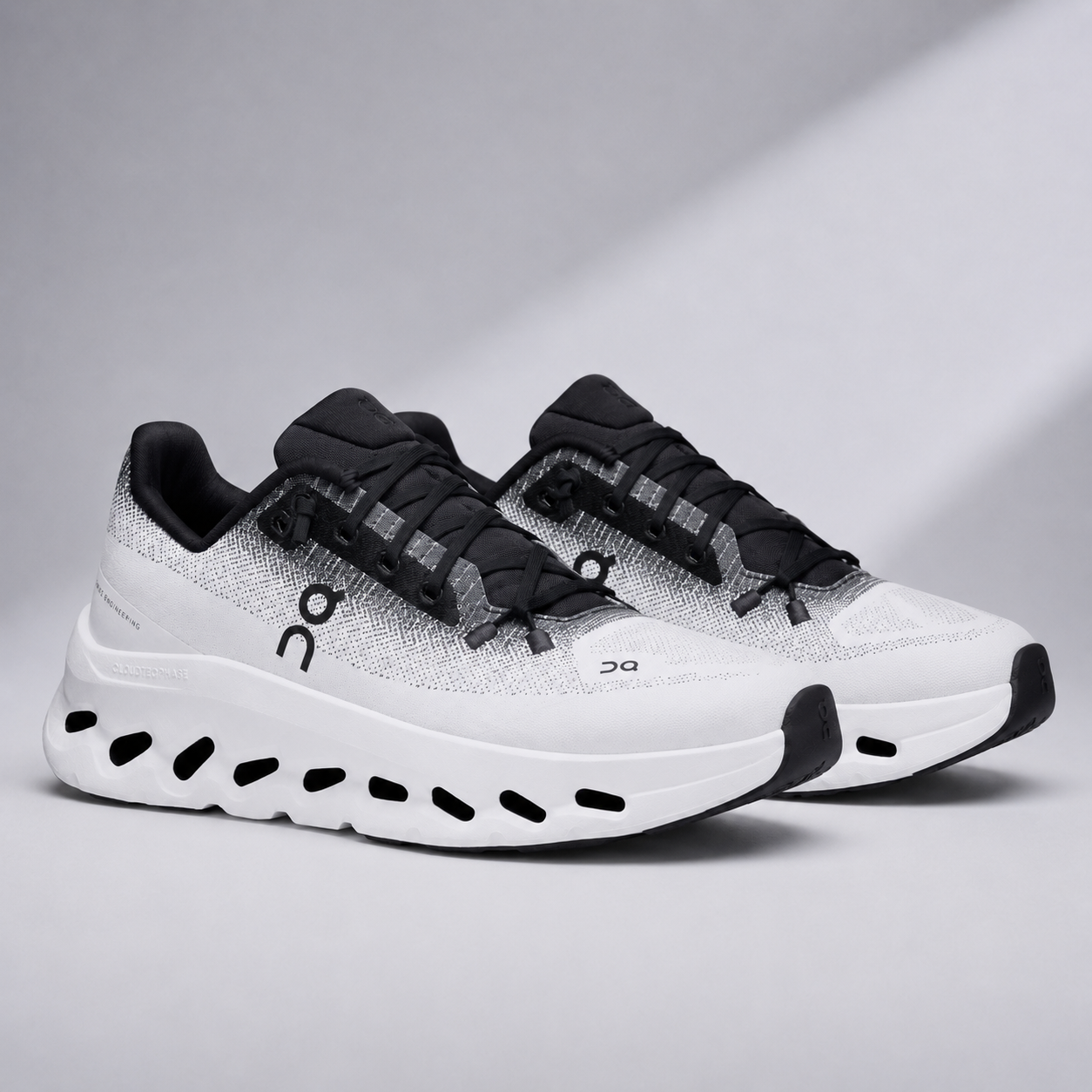 Cloudtilt Black|Ivory