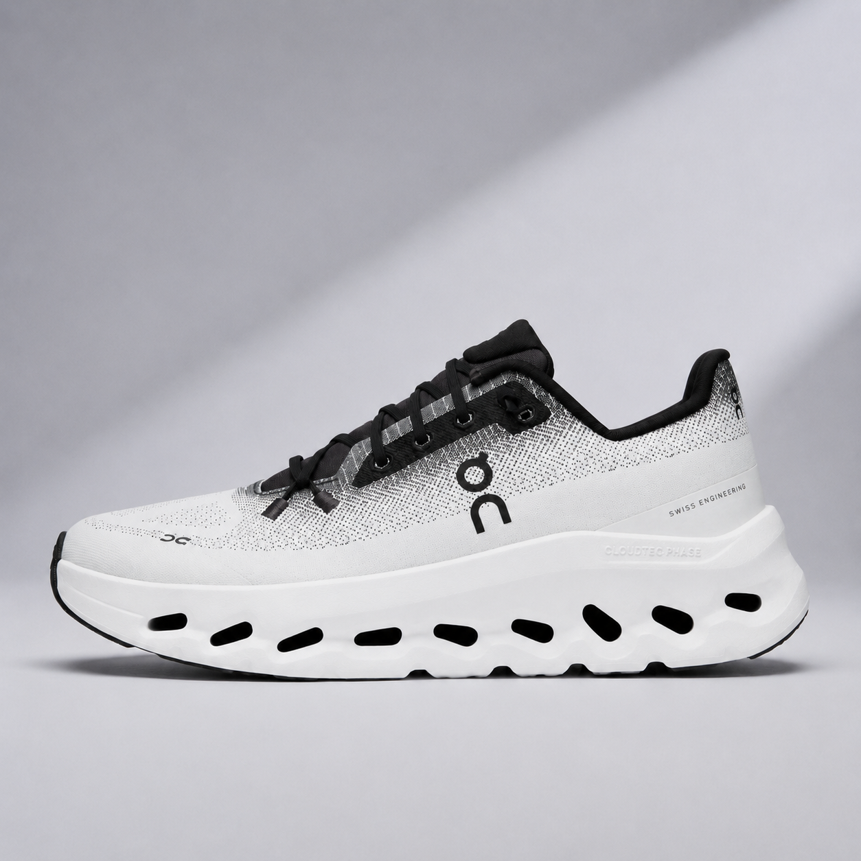 Cloudtilt Black|Ivory