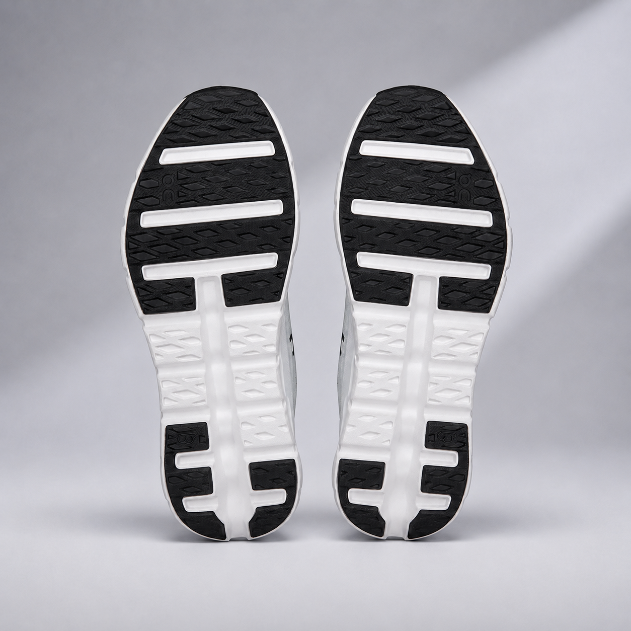 Cloudtilt Black|Ivory